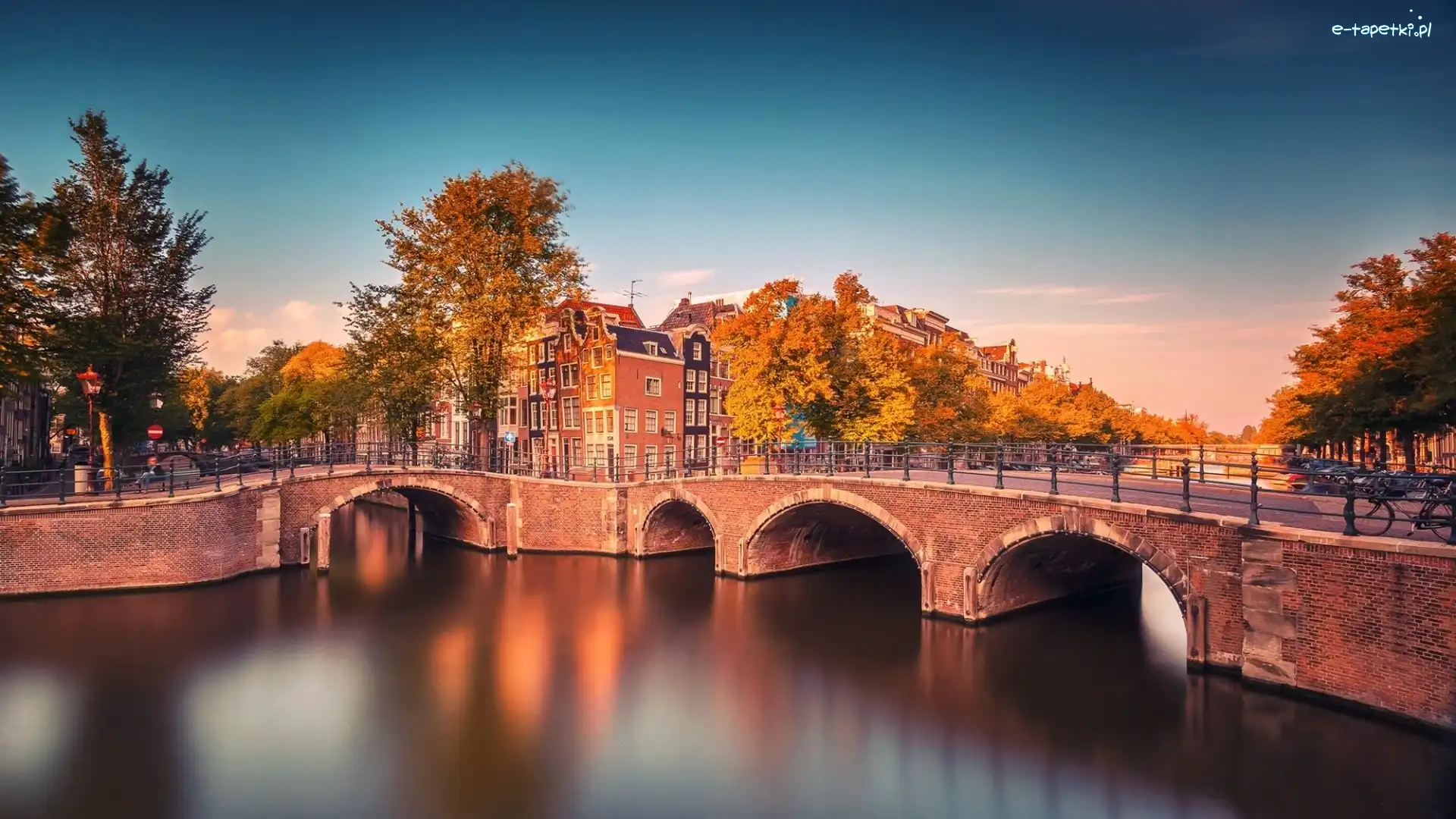 Amsterdam, Budynki, Drzewa, Jesień, Mosty, Rzeka