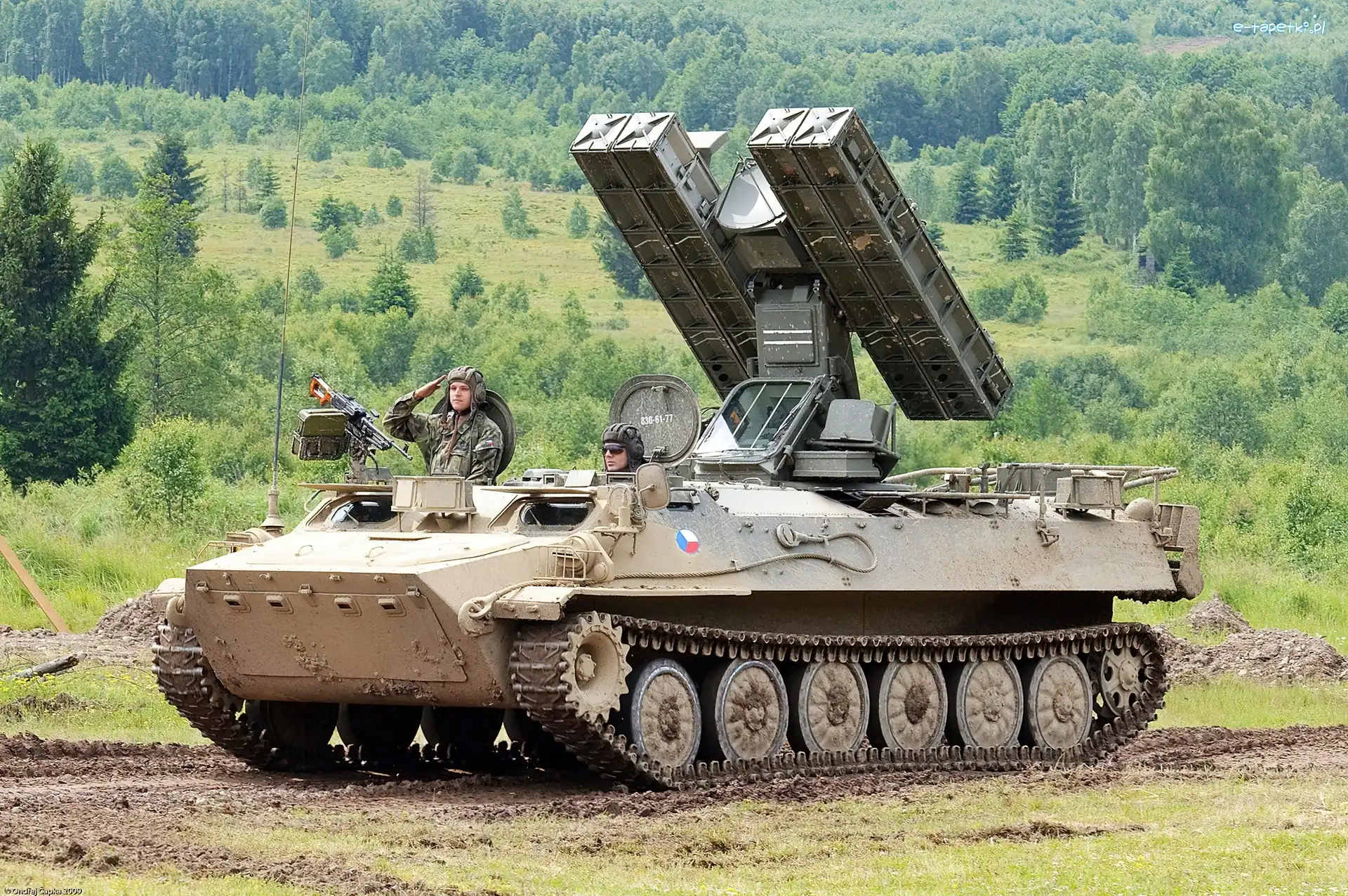 Poligon, Militaria, Pojazd