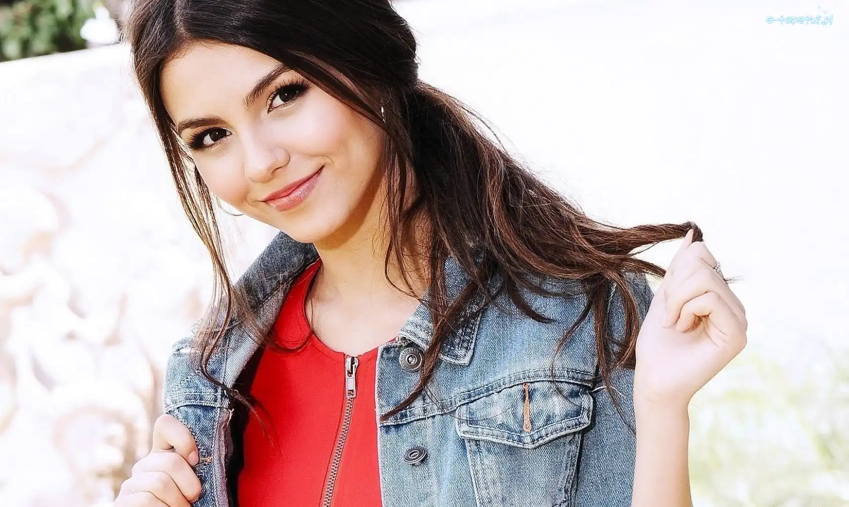 Kurtka, Spojrzenie, Victoria Justice