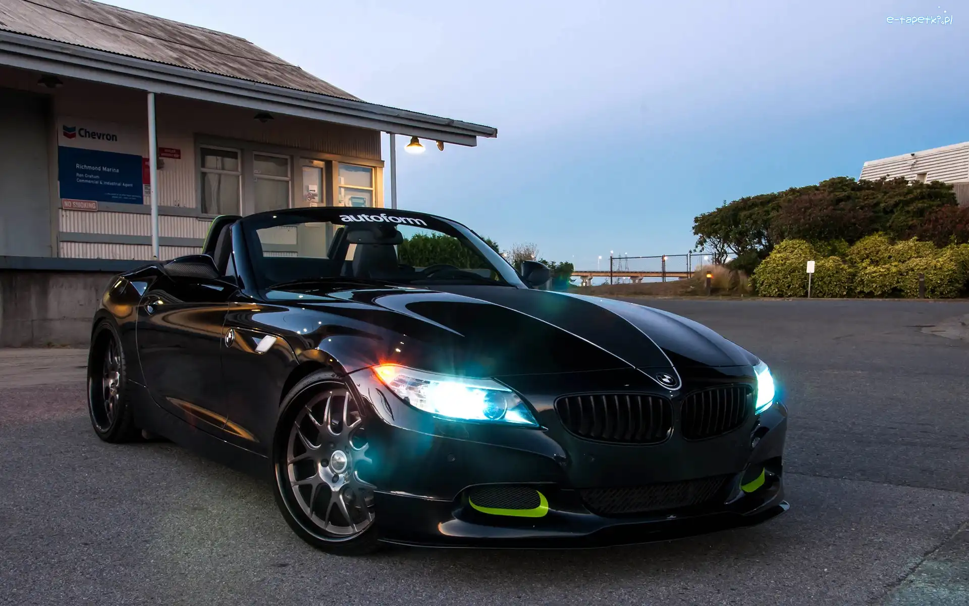 Czarne, Z4, BMW, Parking, Budynek