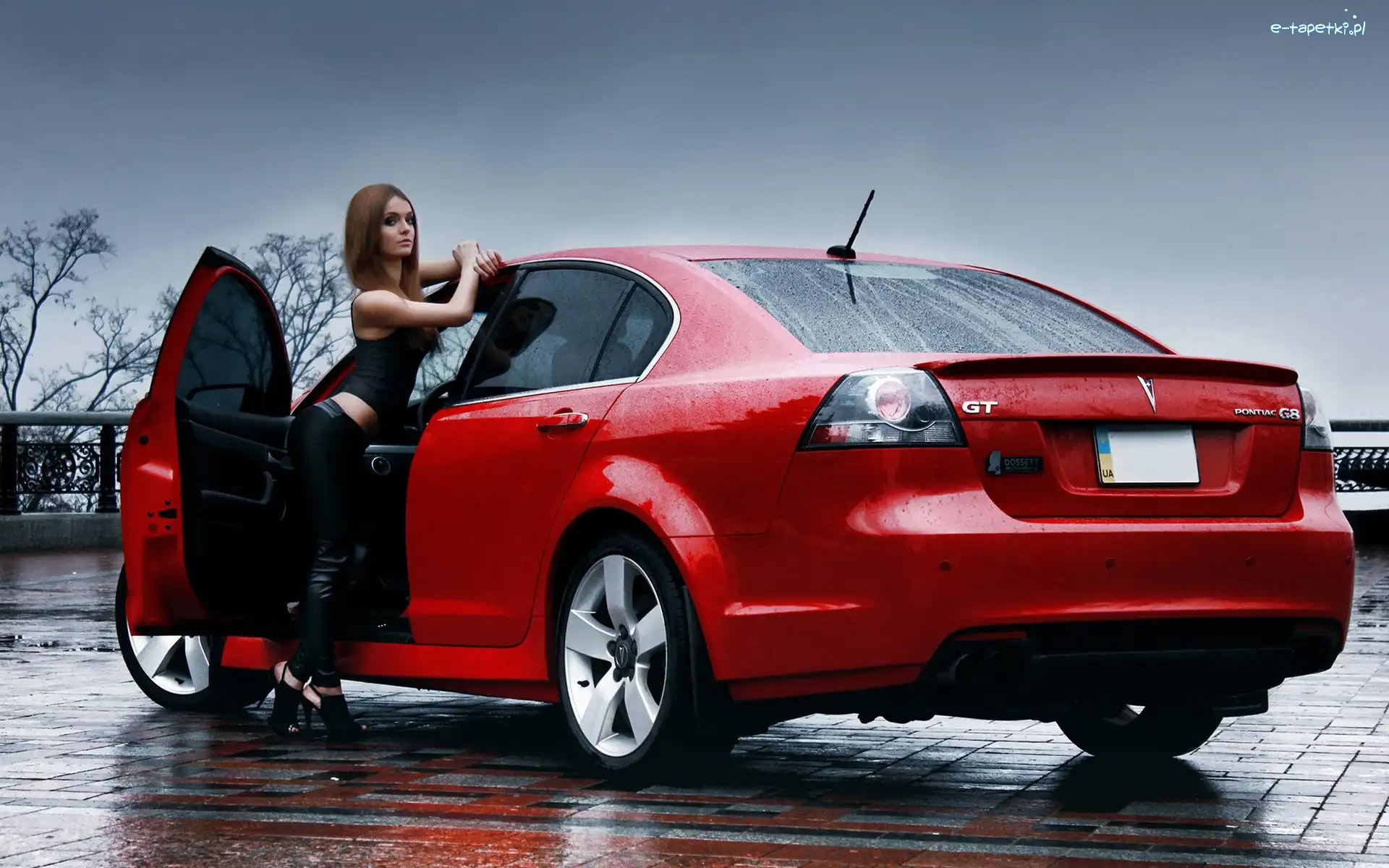 Parking, Pontiac G8, Dziewczyna