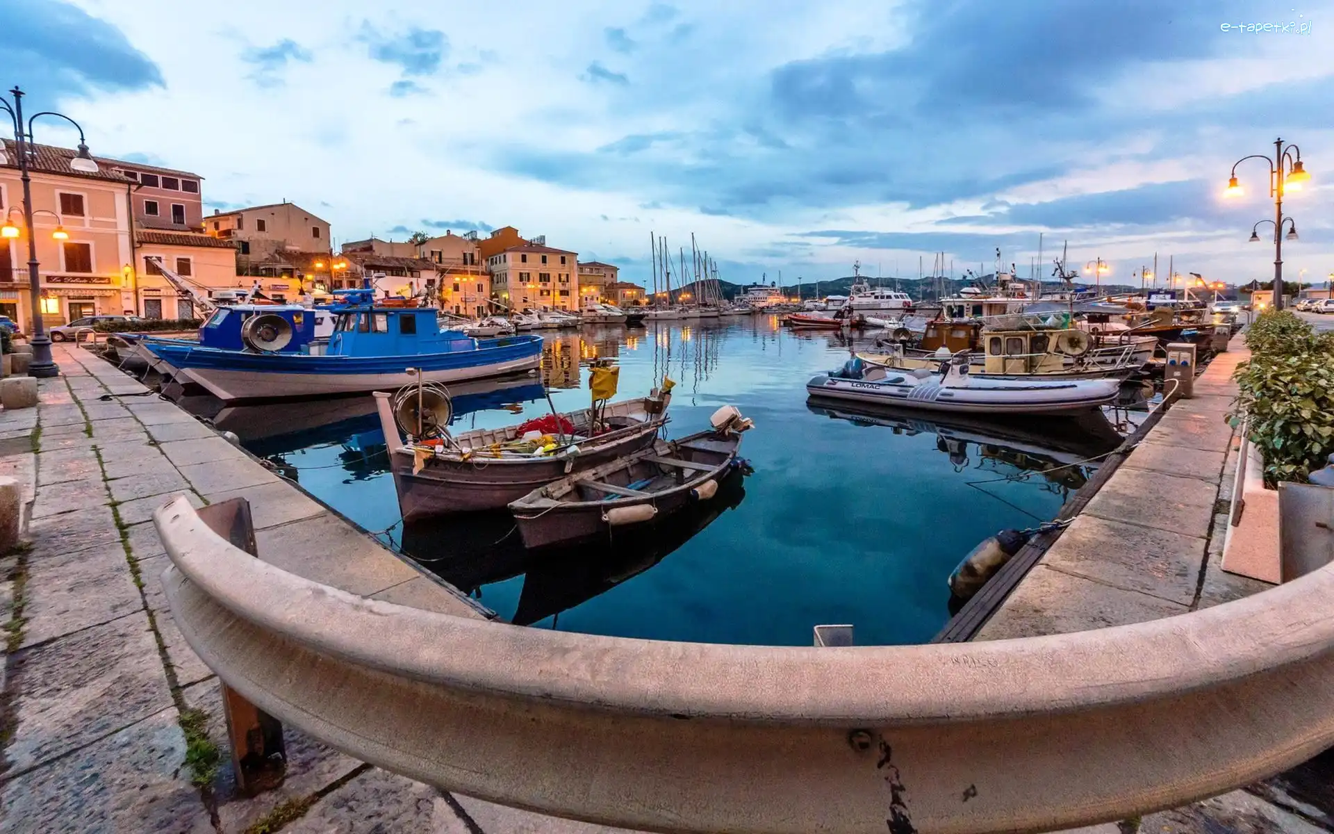 Motorówki, Port