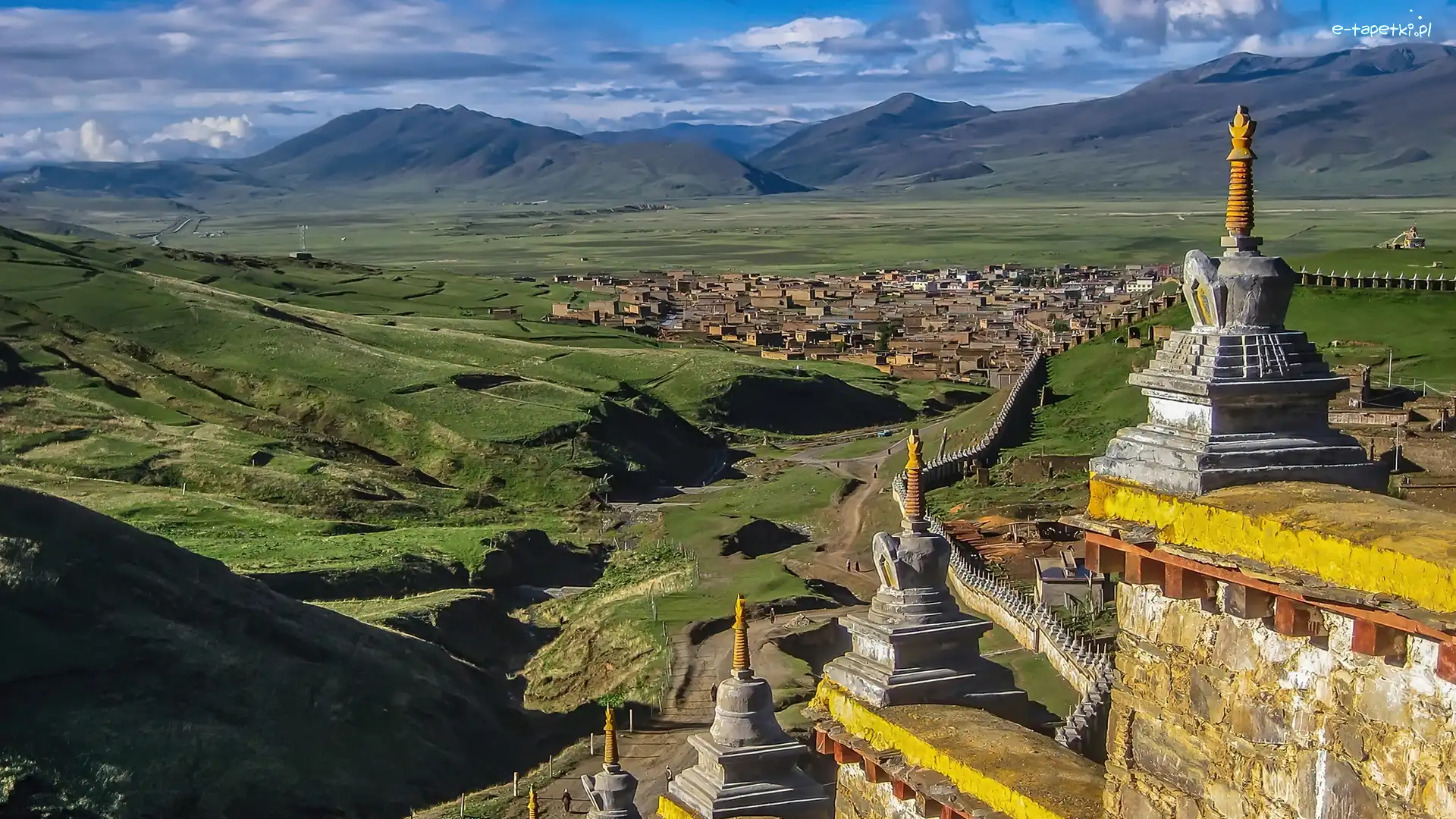 Chiny, Syczuan, Litang, Ruiny, Miasteczko