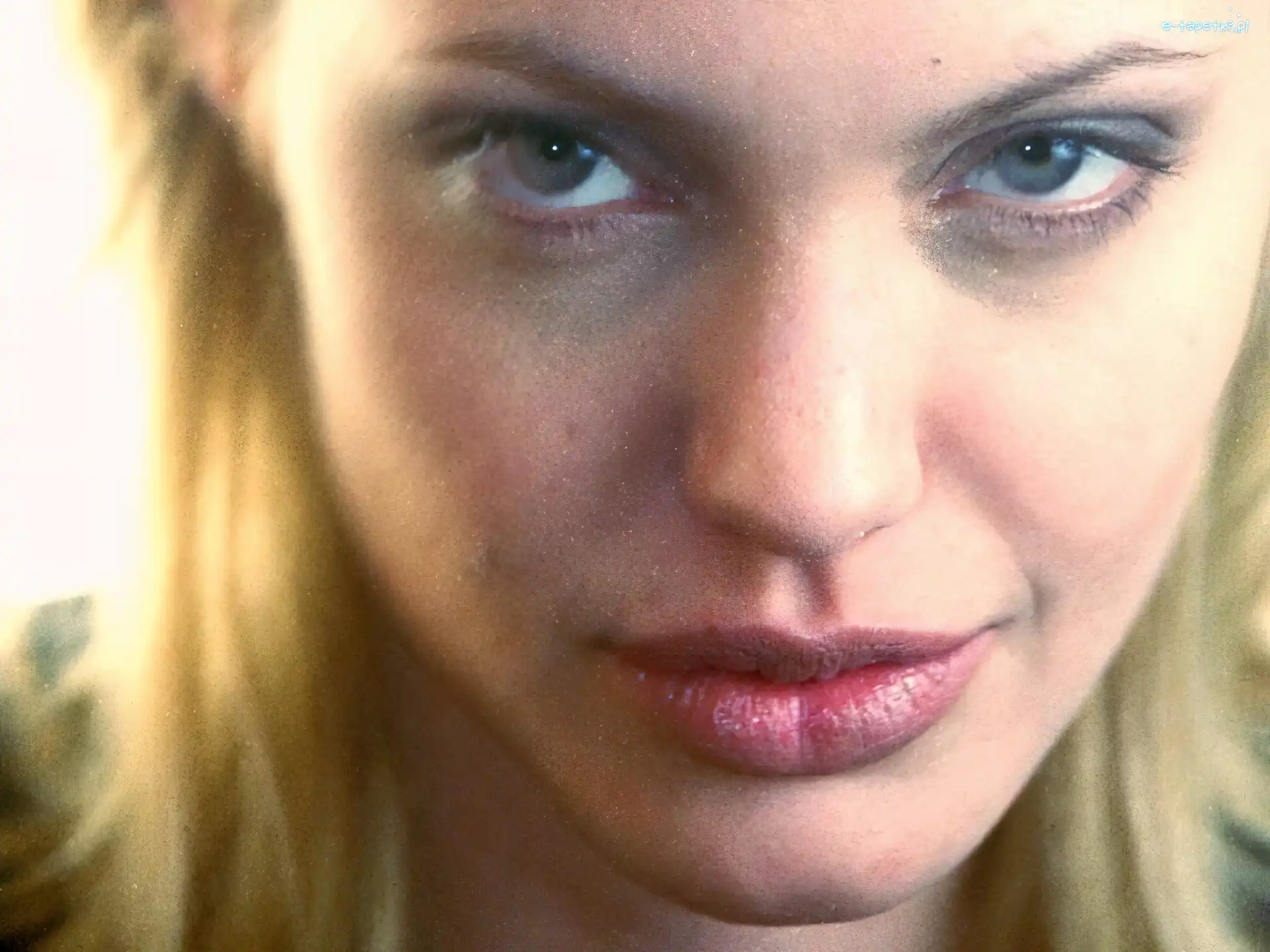 jasne włosy, Angelina Jolie