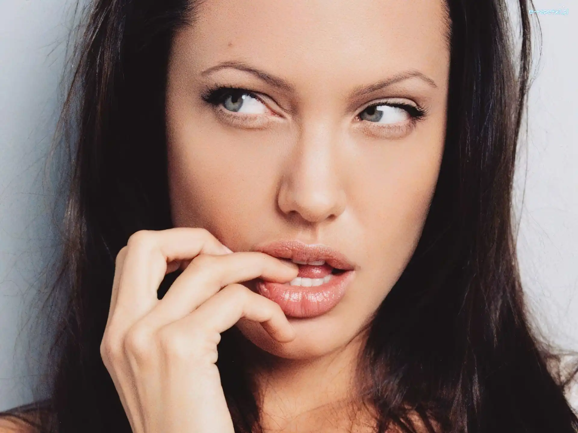 ręka, twarz, Angelina Jolie