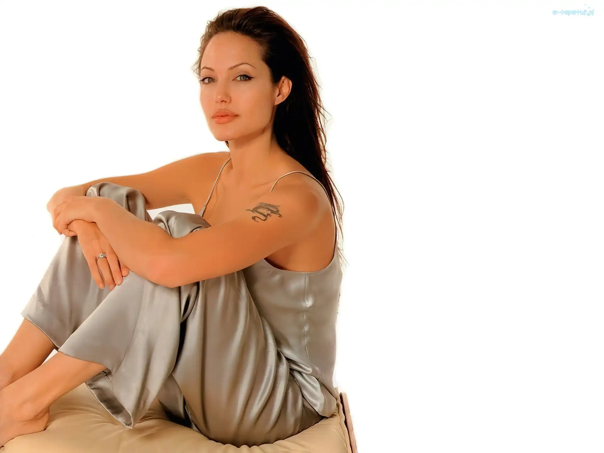 szara piżama, Angelina Jolie