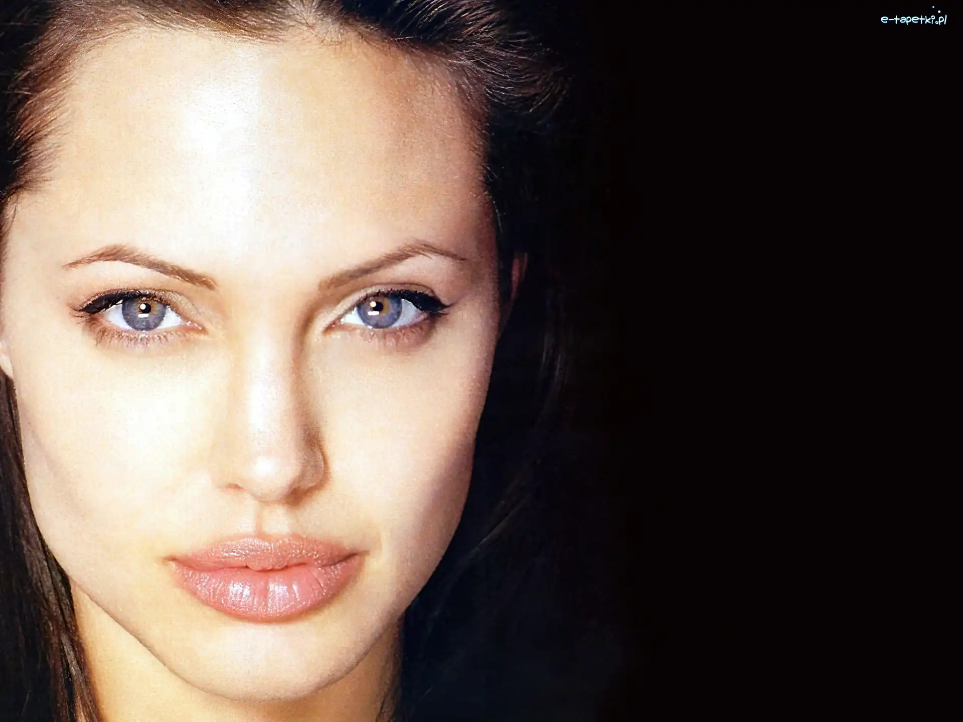 niebieskie oczy, duże usta , Angelina Jolie