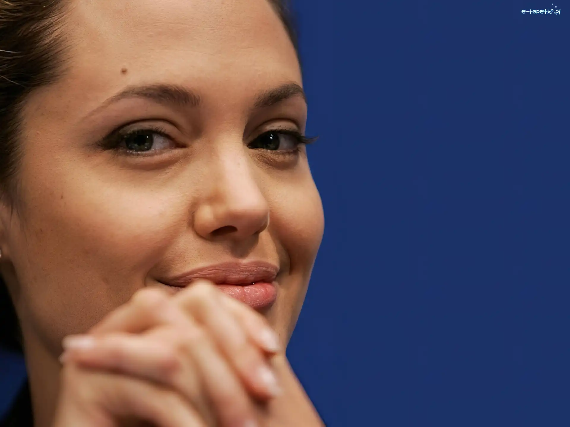 ręce, twarz, Angelina Jolie