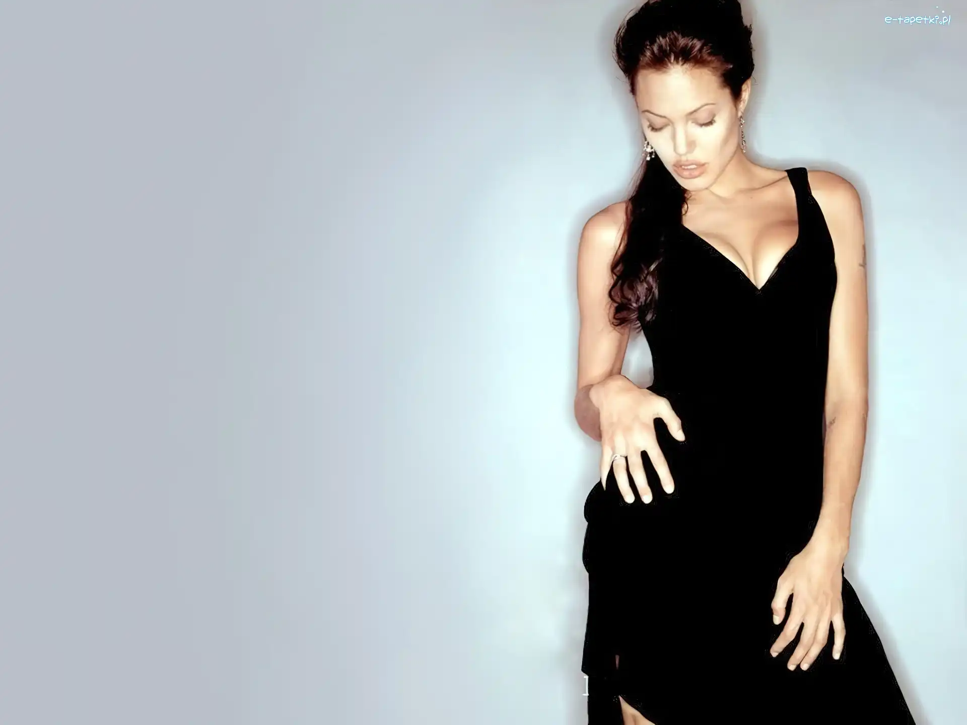 czarna suknia, Angelina Jolie