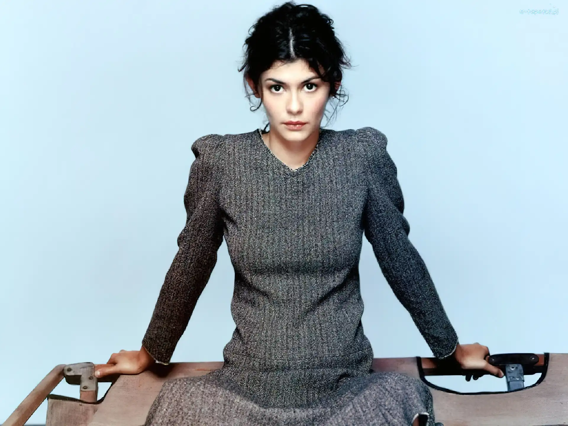 szary strój, Audrey Tautou