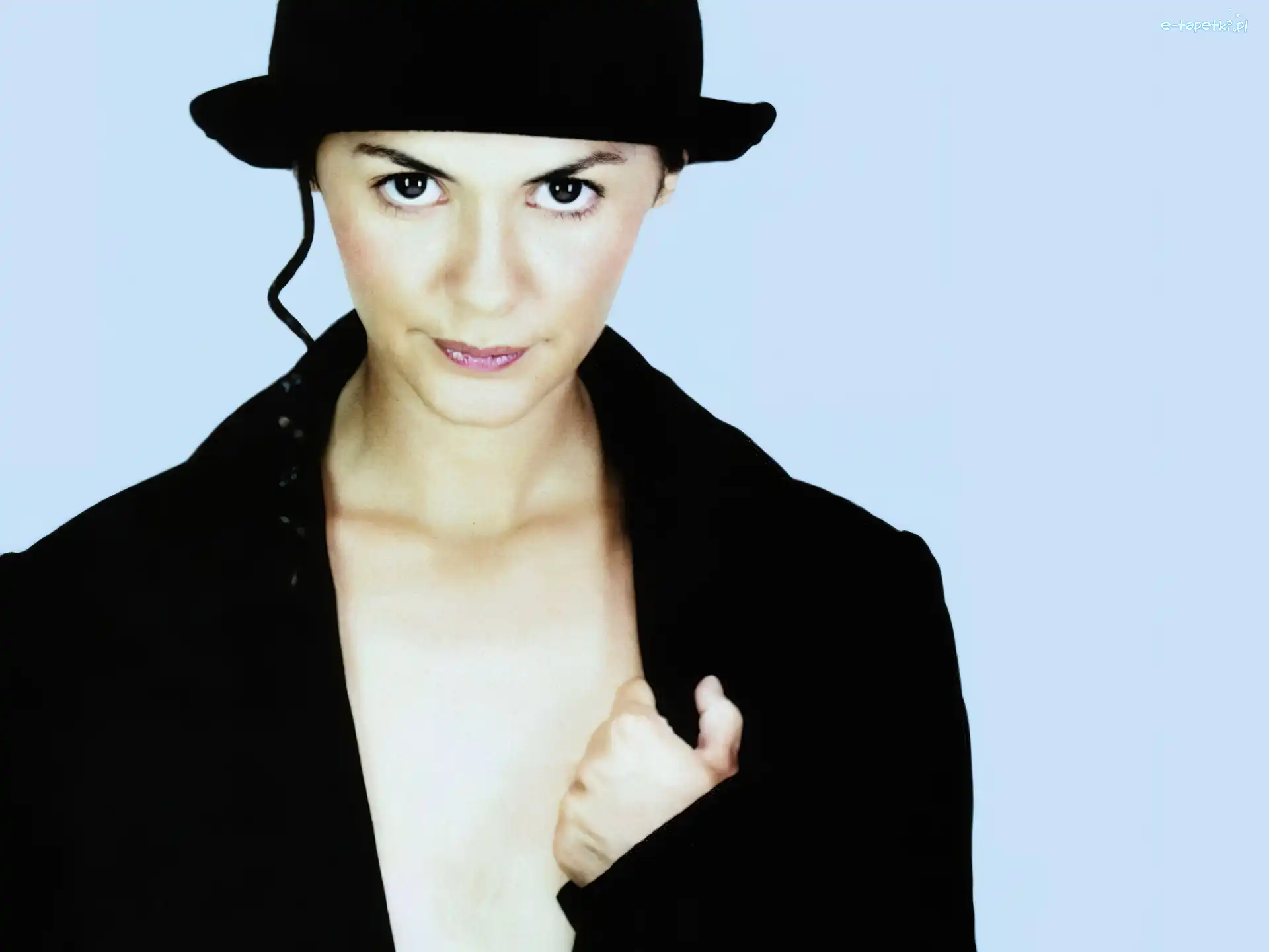 kapelusz, czarny strój, Audrey Tautou