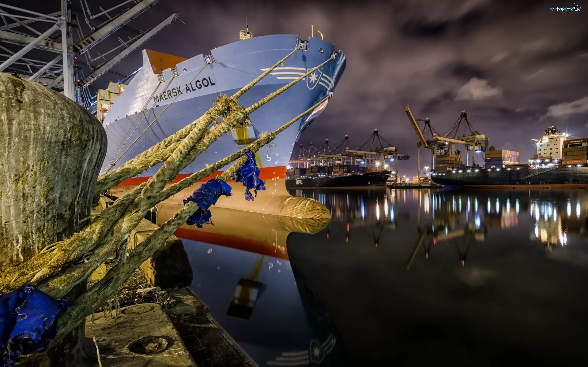 Noc, Statki, Port