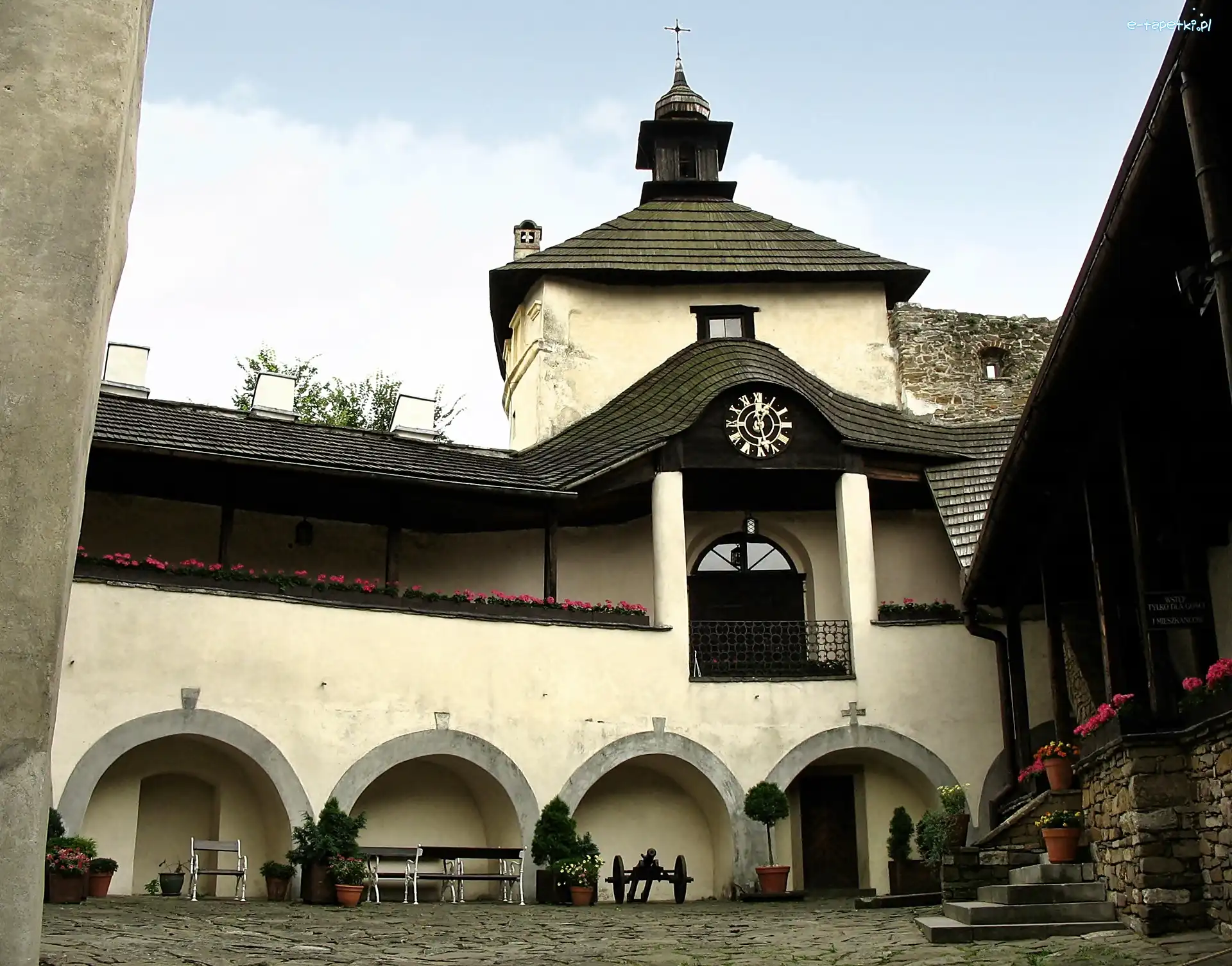 Zamek w Niedzicy, Wieś Niedzica-Zamek, Dziedziniec, Polska, Małopolskie