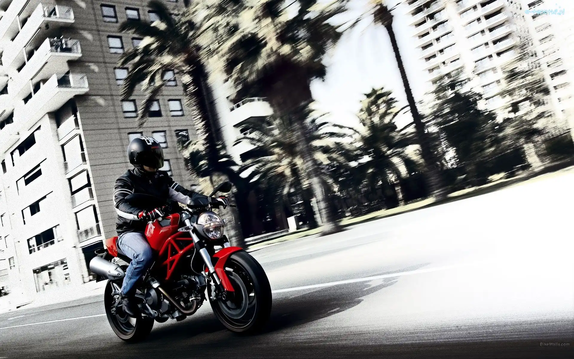 Monster 695, Ducati