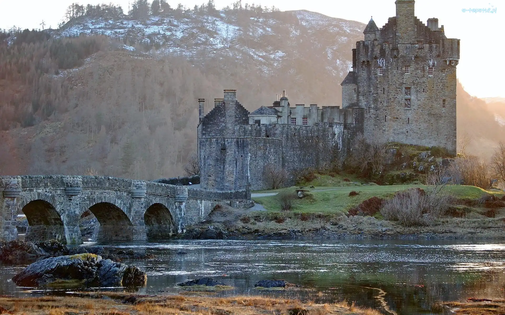 Zamek Eilean Donan, Region Highland, Wyspa Loch Duich, Most, Szkocja