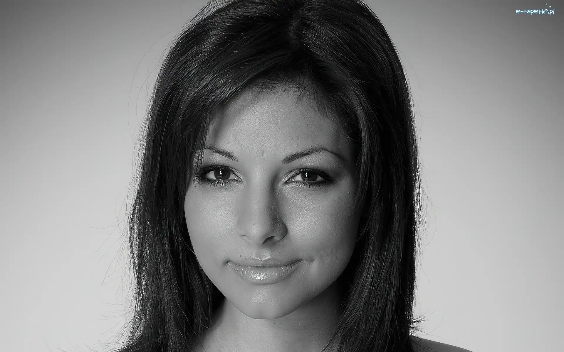 Brunetka, Czarno, Uśmiech, Roxanne Pallett, białe
