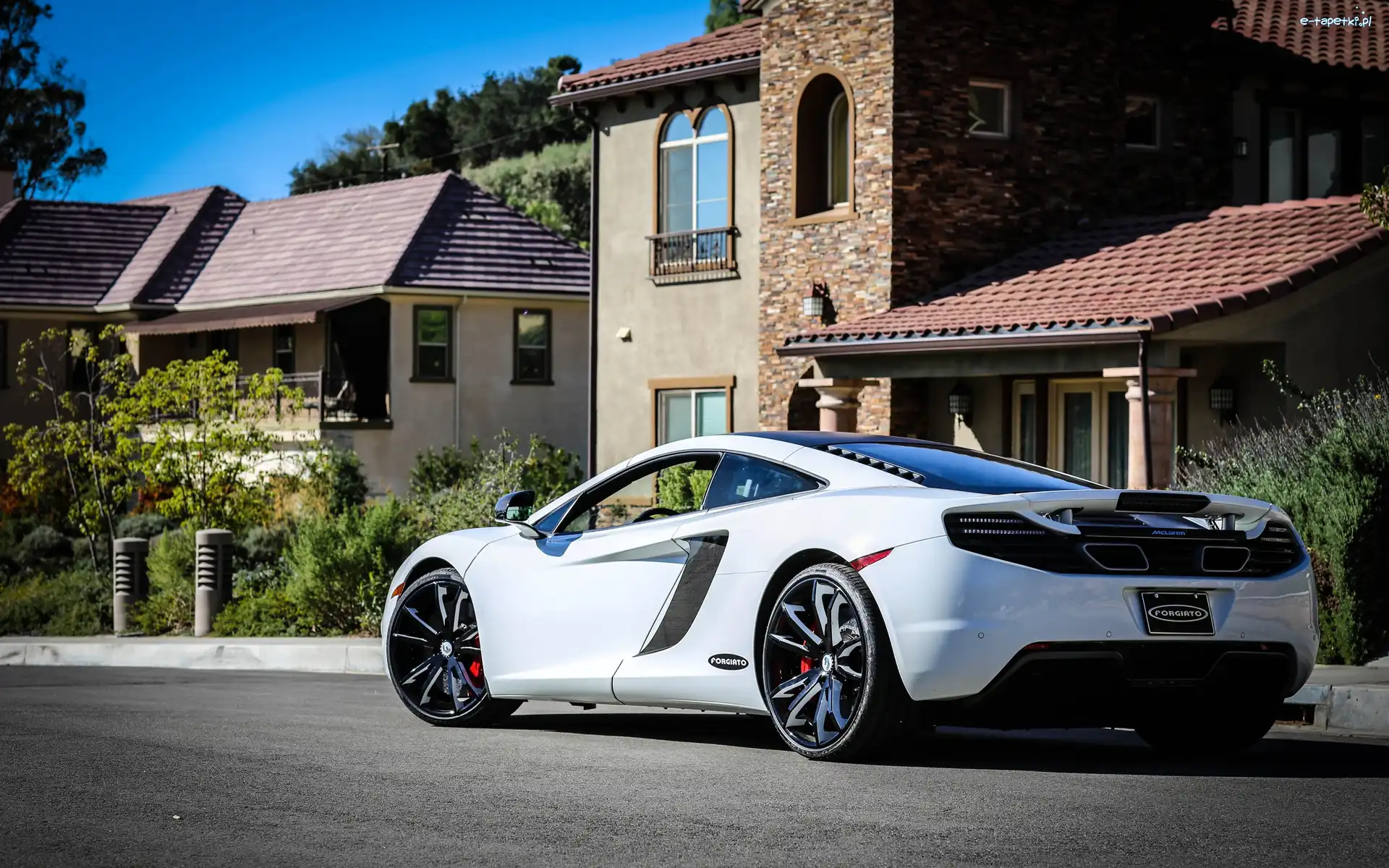 Kamienice, Ulica, McLaren 650S
