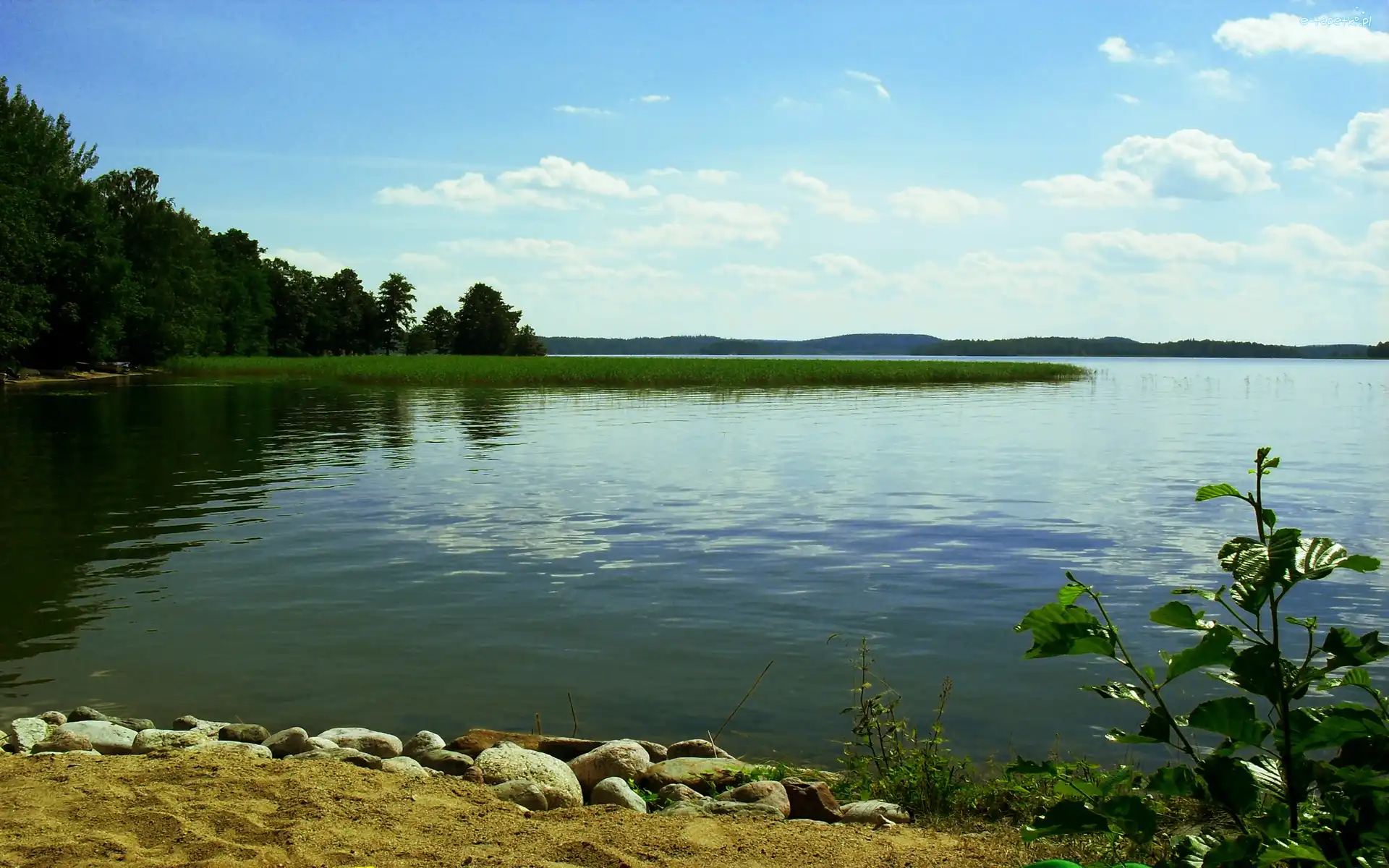 Kamienie, Jezioro