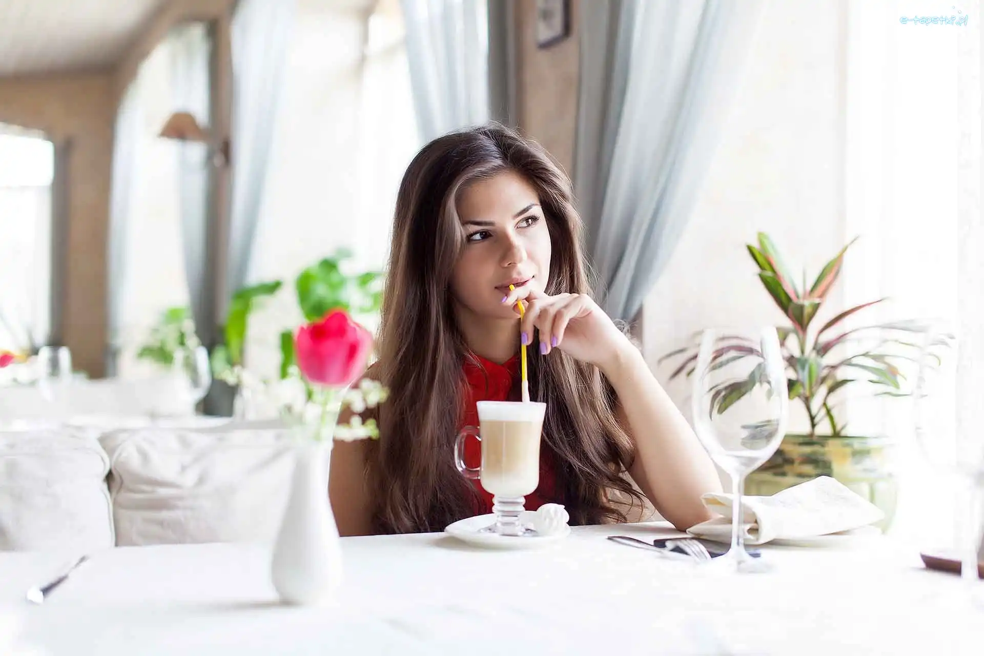 Brunetka, Stoliki, Restauracja, Kawa, Krzesła