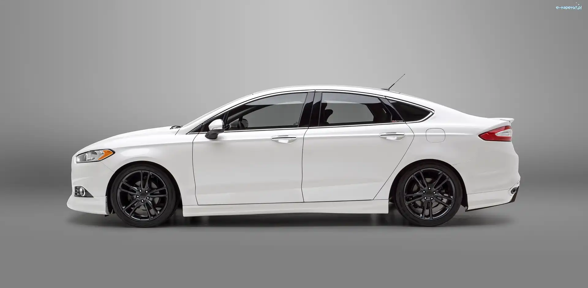 Ford Fusion, Biały