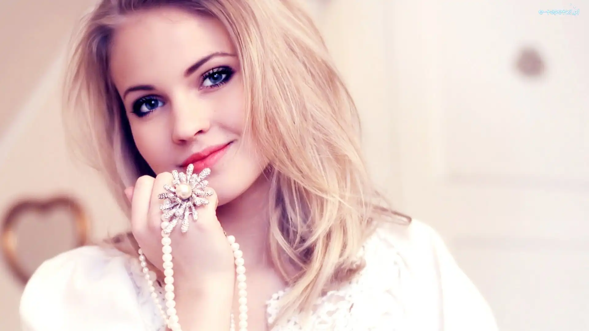 Makijaż, Biżuteria, Emilie Nereng