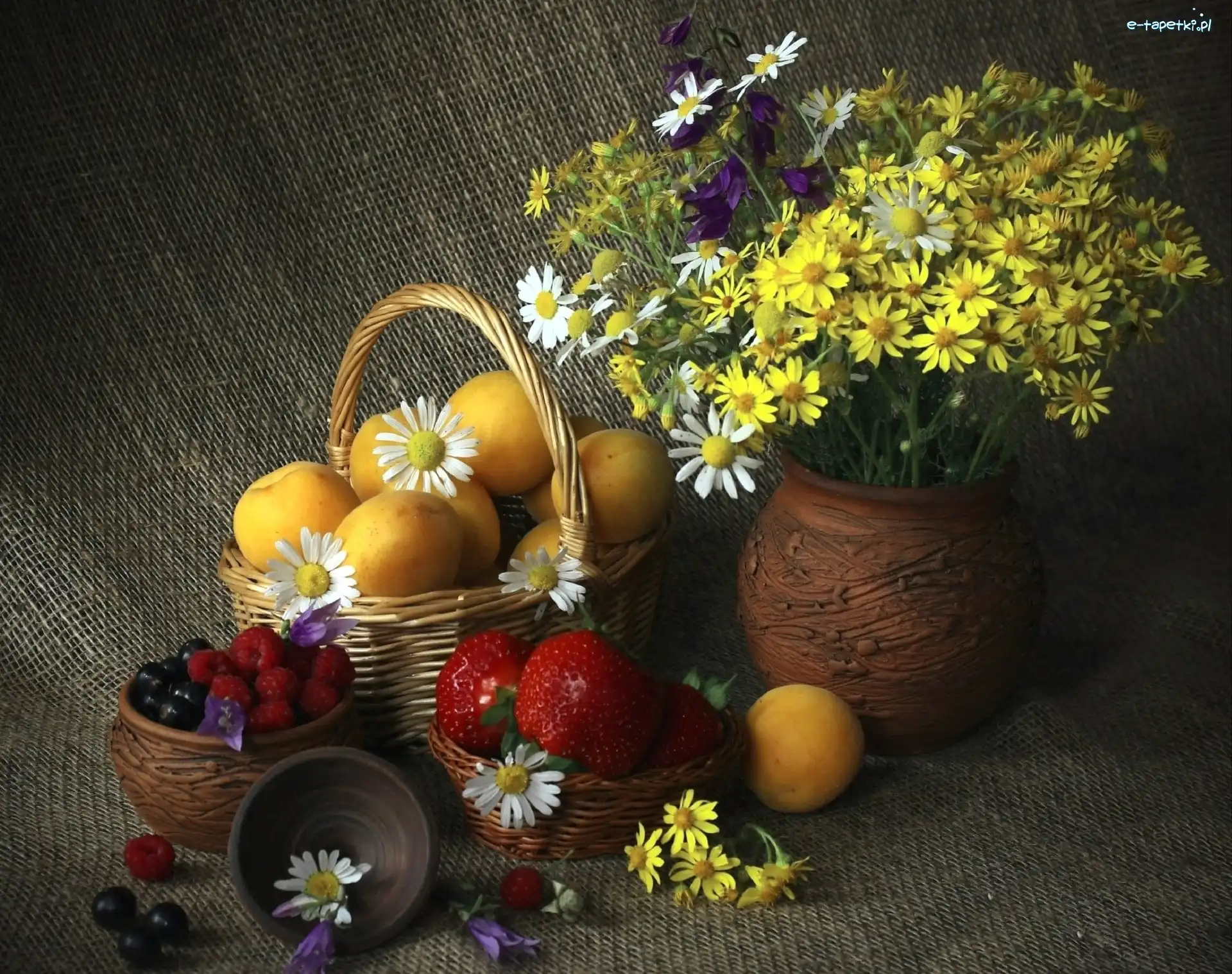 Kwiaty, Owoce, Kosz, Truskawki, Morele
