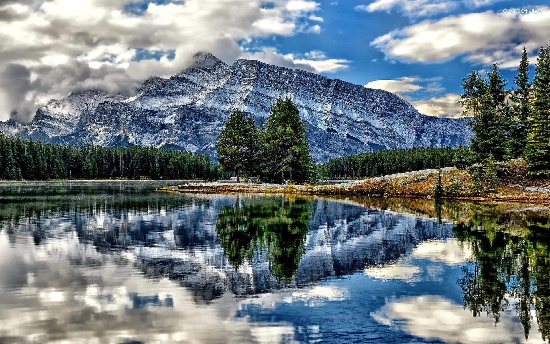 Szczyt Mount Rundle, Kanada, Drzewa, Odbicie, Góry, Lasy, Jezioro Two Jack Lake, Park Narodowy Banff