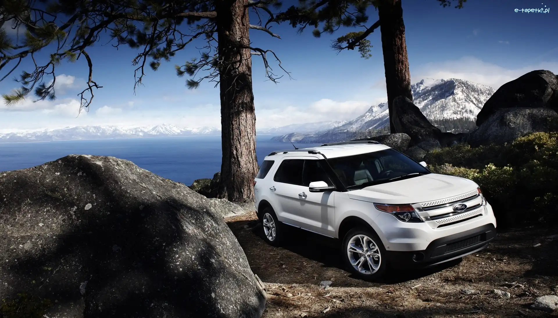 Jezioro, Biały Ford 2011 Explorer, Kamienie, Góry