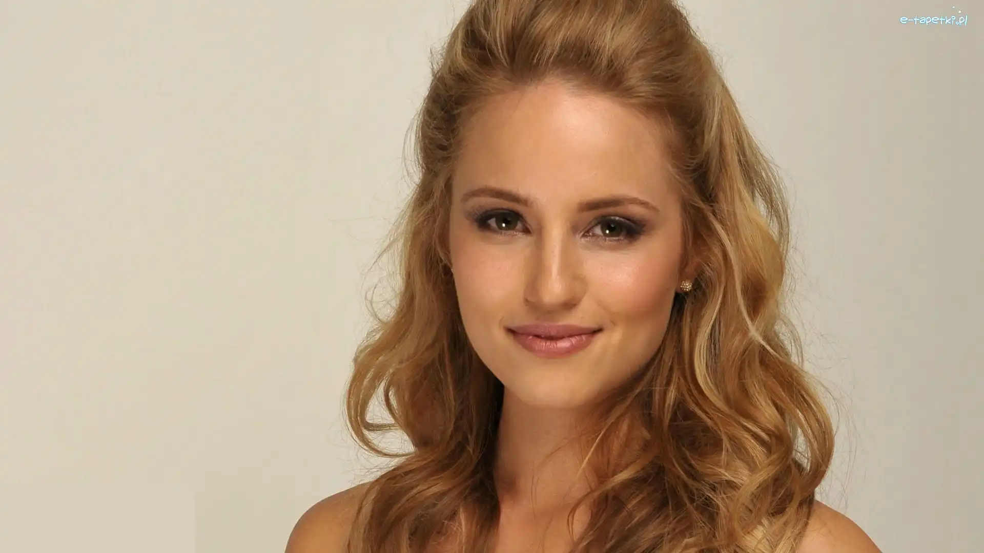 Dianna Agron, Uśmiechnięta