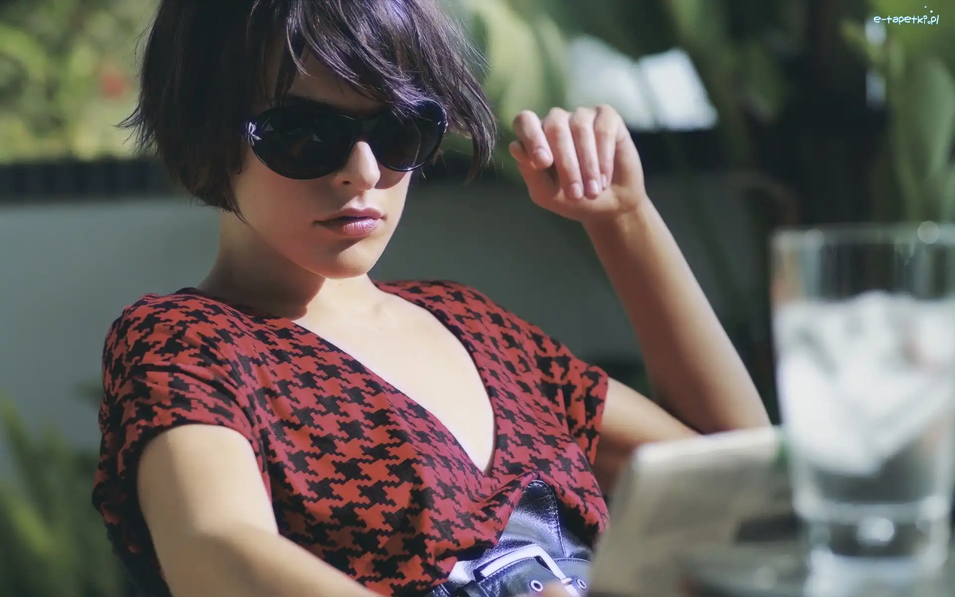 Milla Jovovich, Okulary, Ciemne, Kobieta