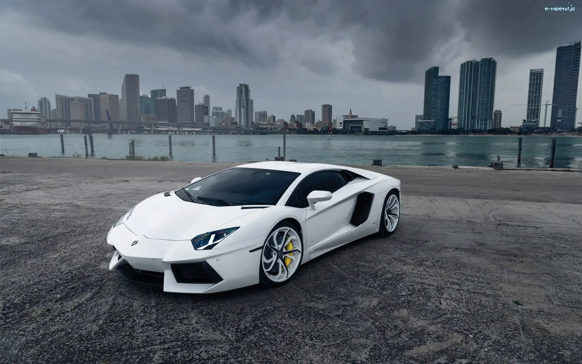 Miasto, Aventador, Lamborghini