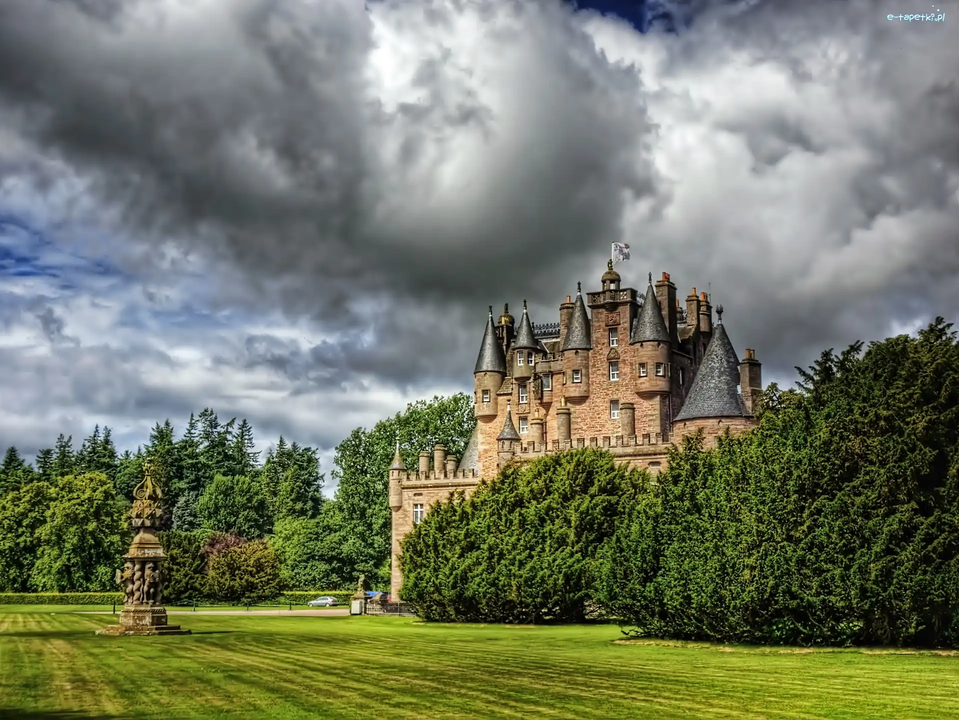 Ciemne, Szkocja, Park, Chmury, Glamis Castle, Zamek Glamis