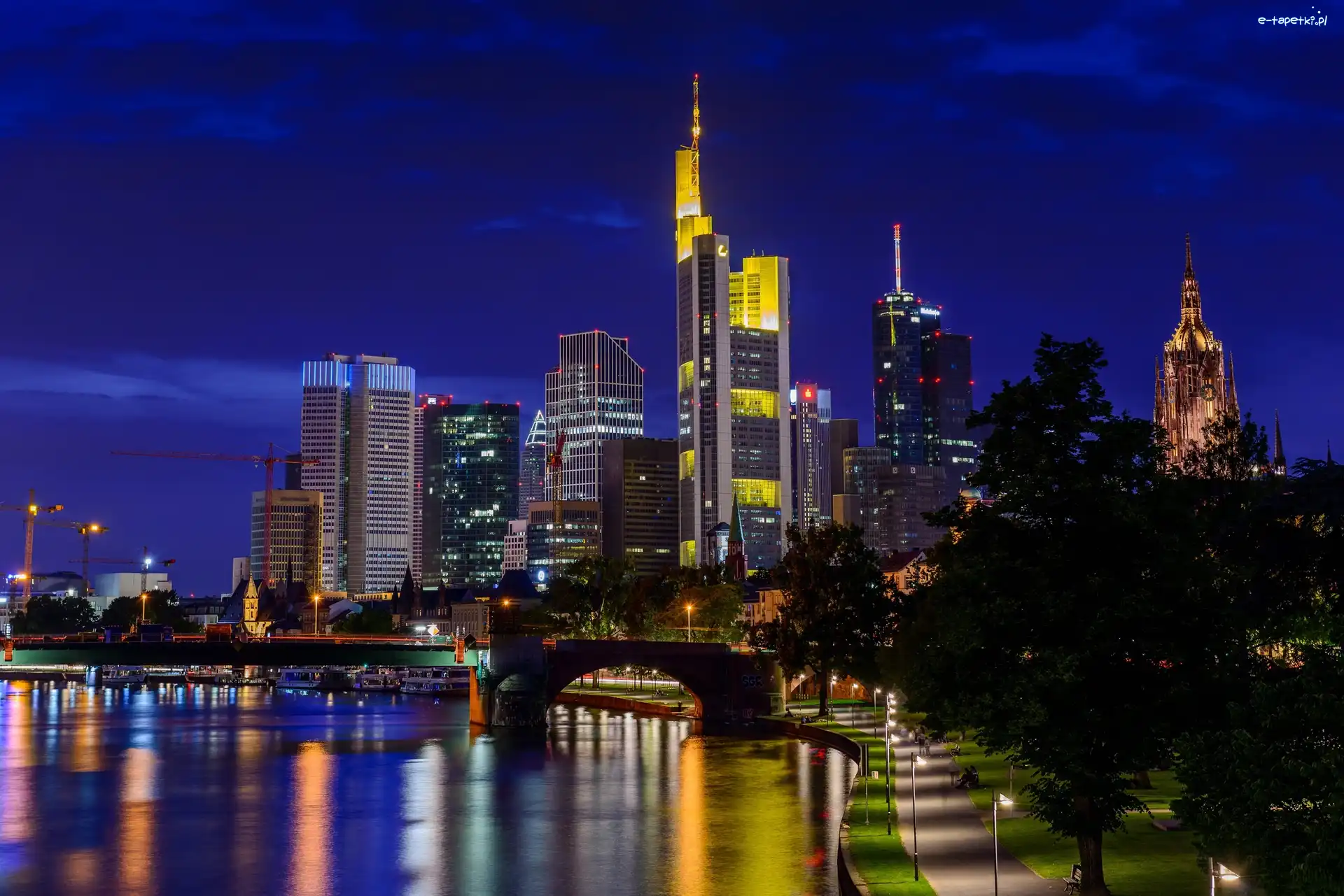 Frankfurt, Wieżowce, Miasto nocą, Niemcy, Rzeka, Most
