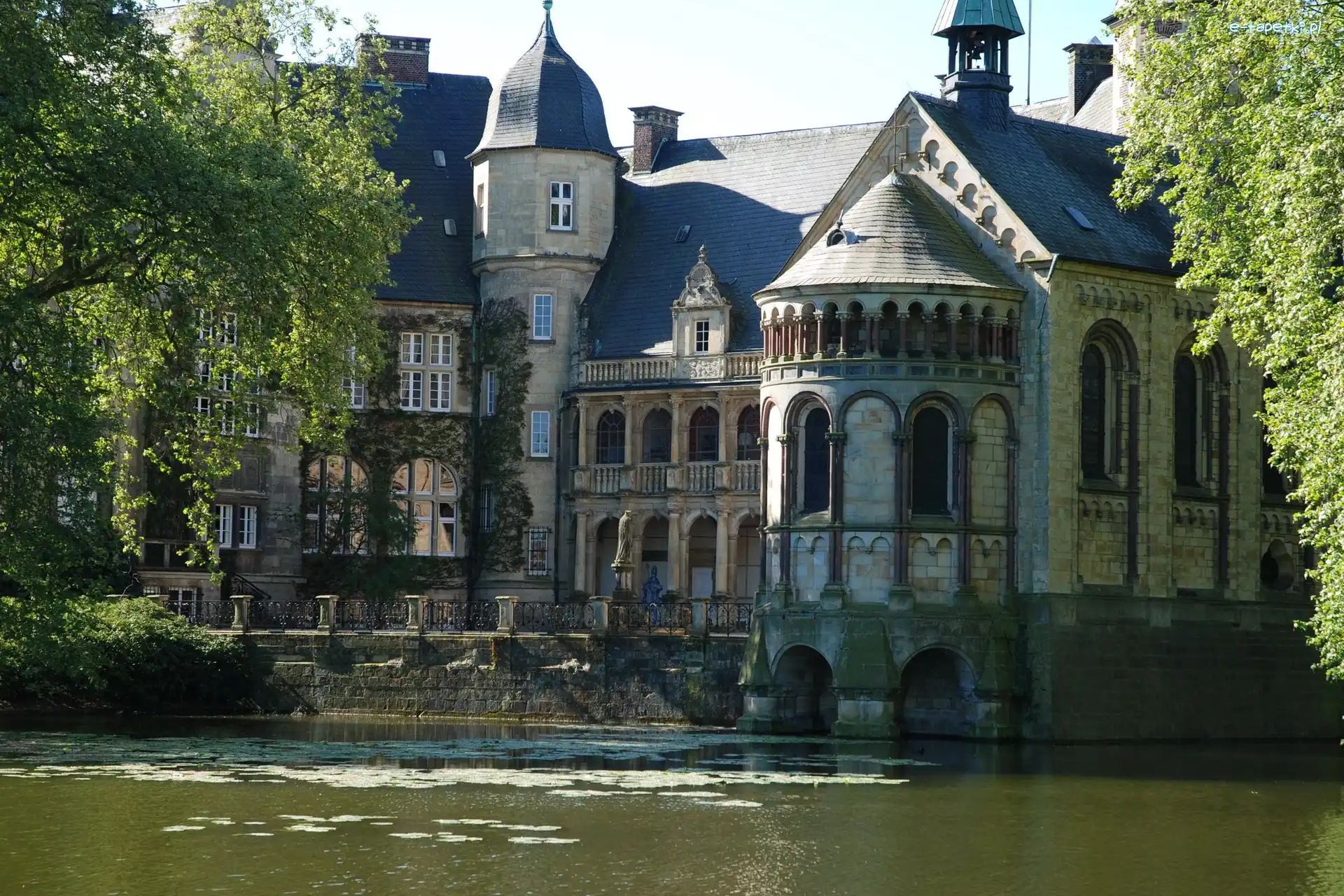 Rzeka, Zamek