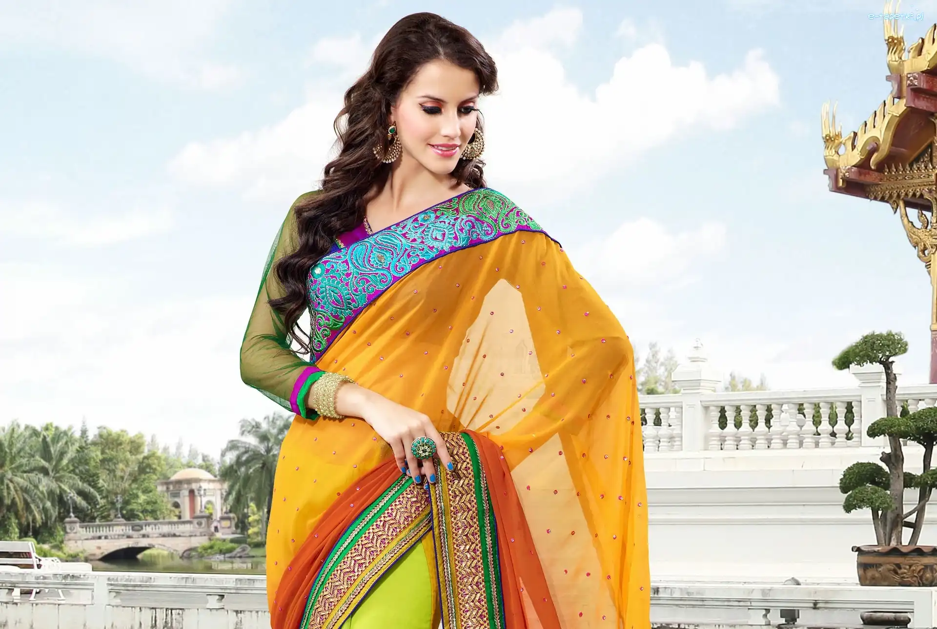 Sari, Kobieta