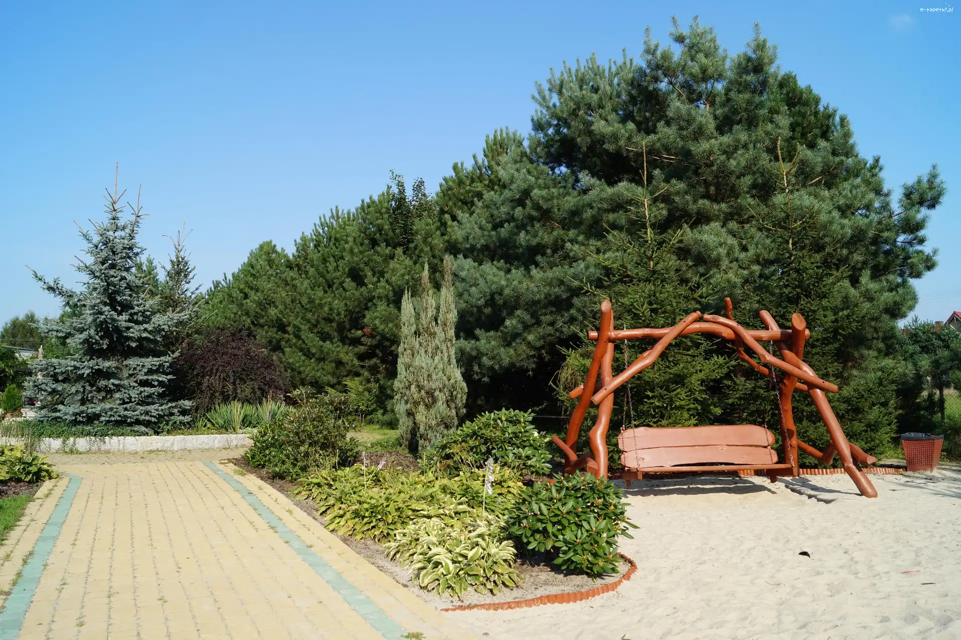 Huśtawka, Ogród