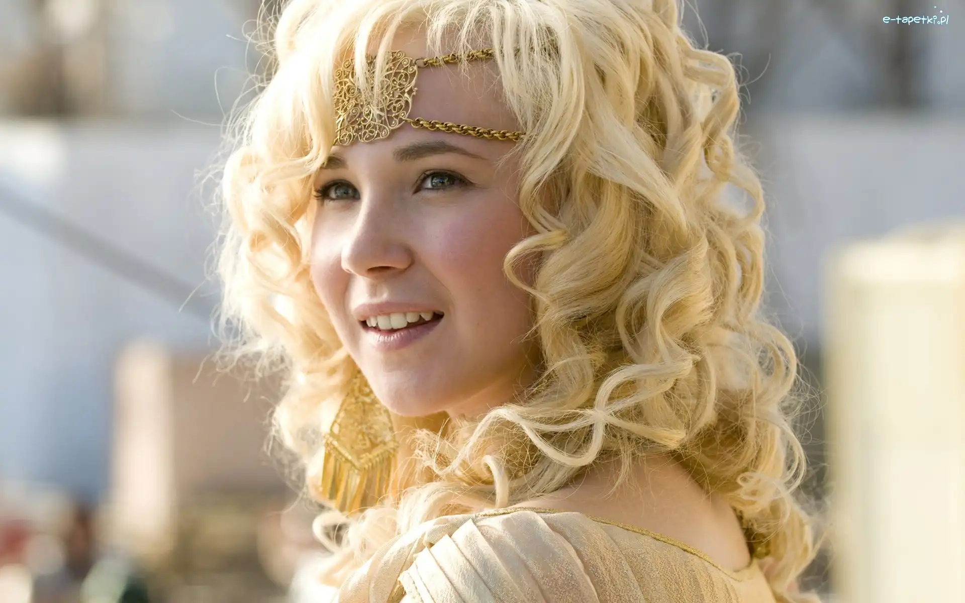 Blondynka, Juno Temple, Diadem, Piękna
