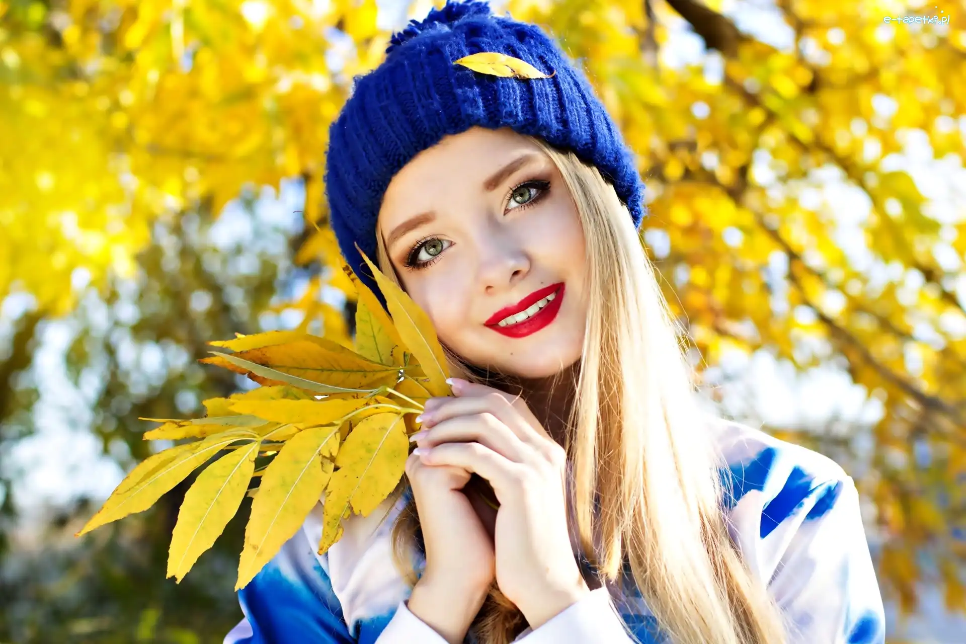 Żółte, Czapka, Jesień, Liście, Blondynka, Kobieta