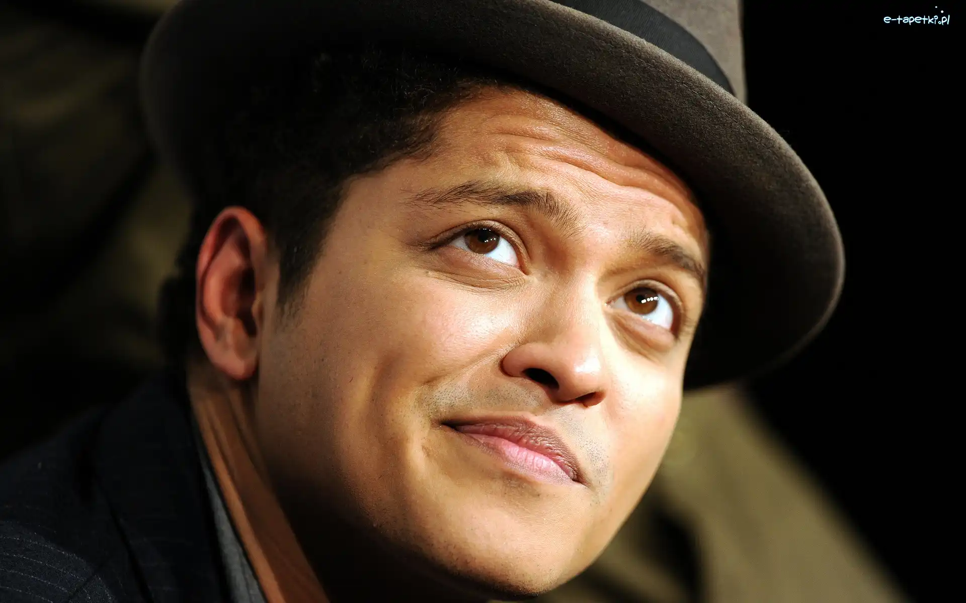 Bruno Mars, Piosenkarz, Mężczyzna