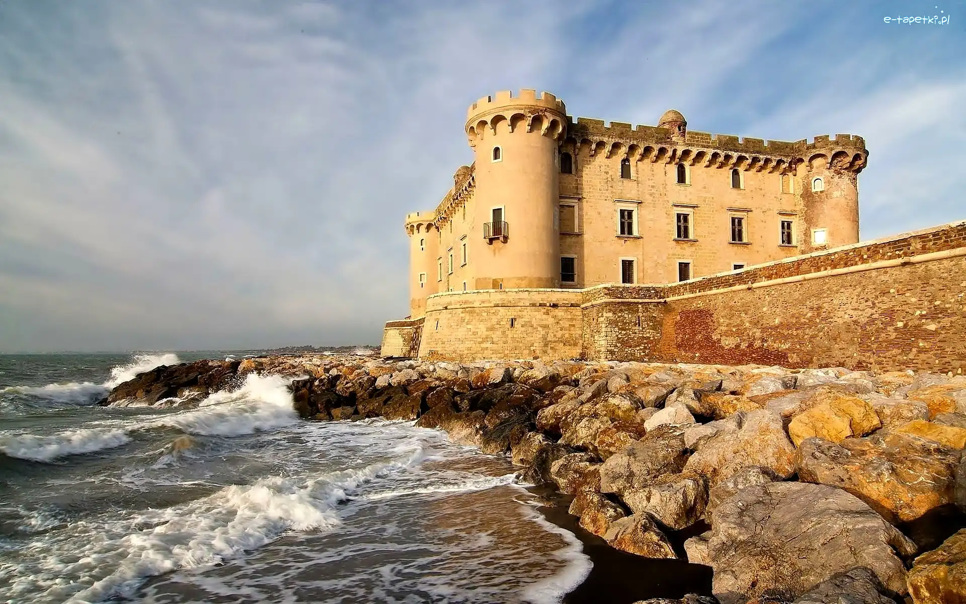 Zamek w Palo, Miejscowość Ladispoli, Castello Odescalchi a Palo, Morze, Włochy