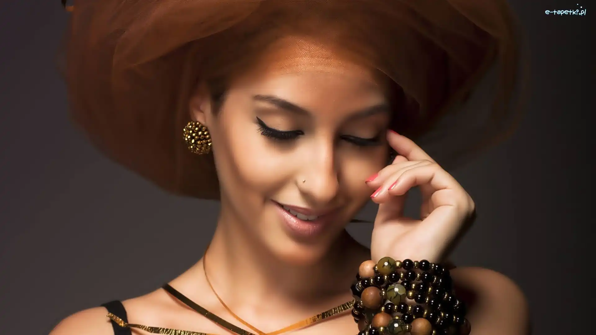 Bransoletka, Nora Fatehi