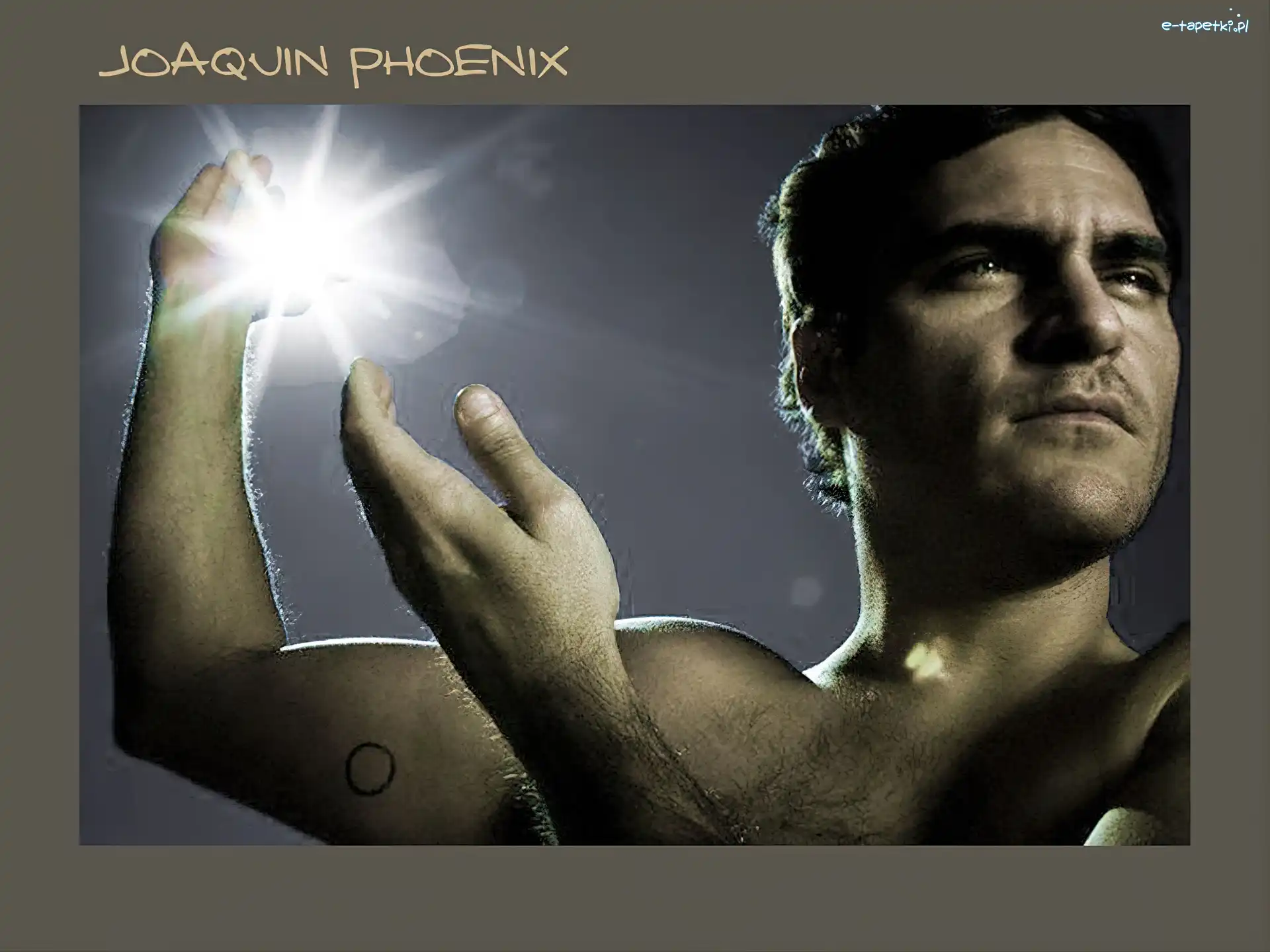 ręce, twarz, Joaquin Phoenix