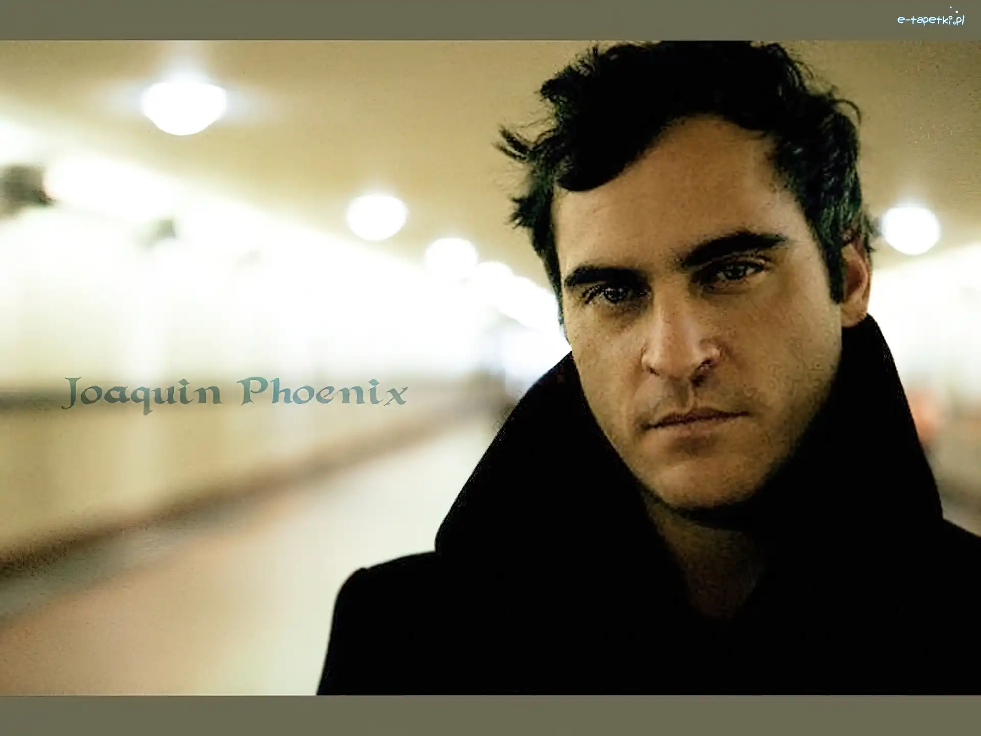 czarny strój, Joaquin Phoenix