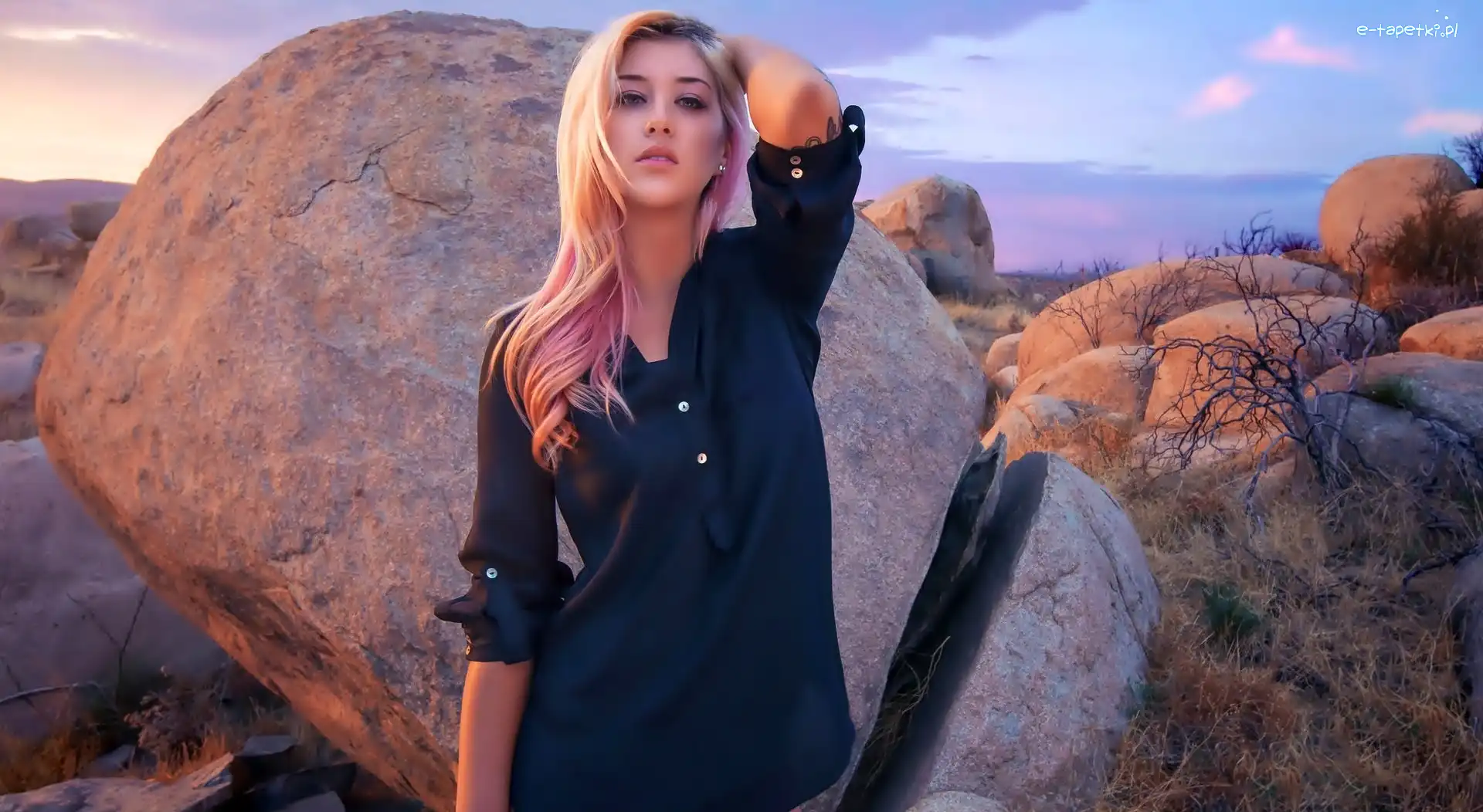 Kamienie, Blondynka, Kobieta