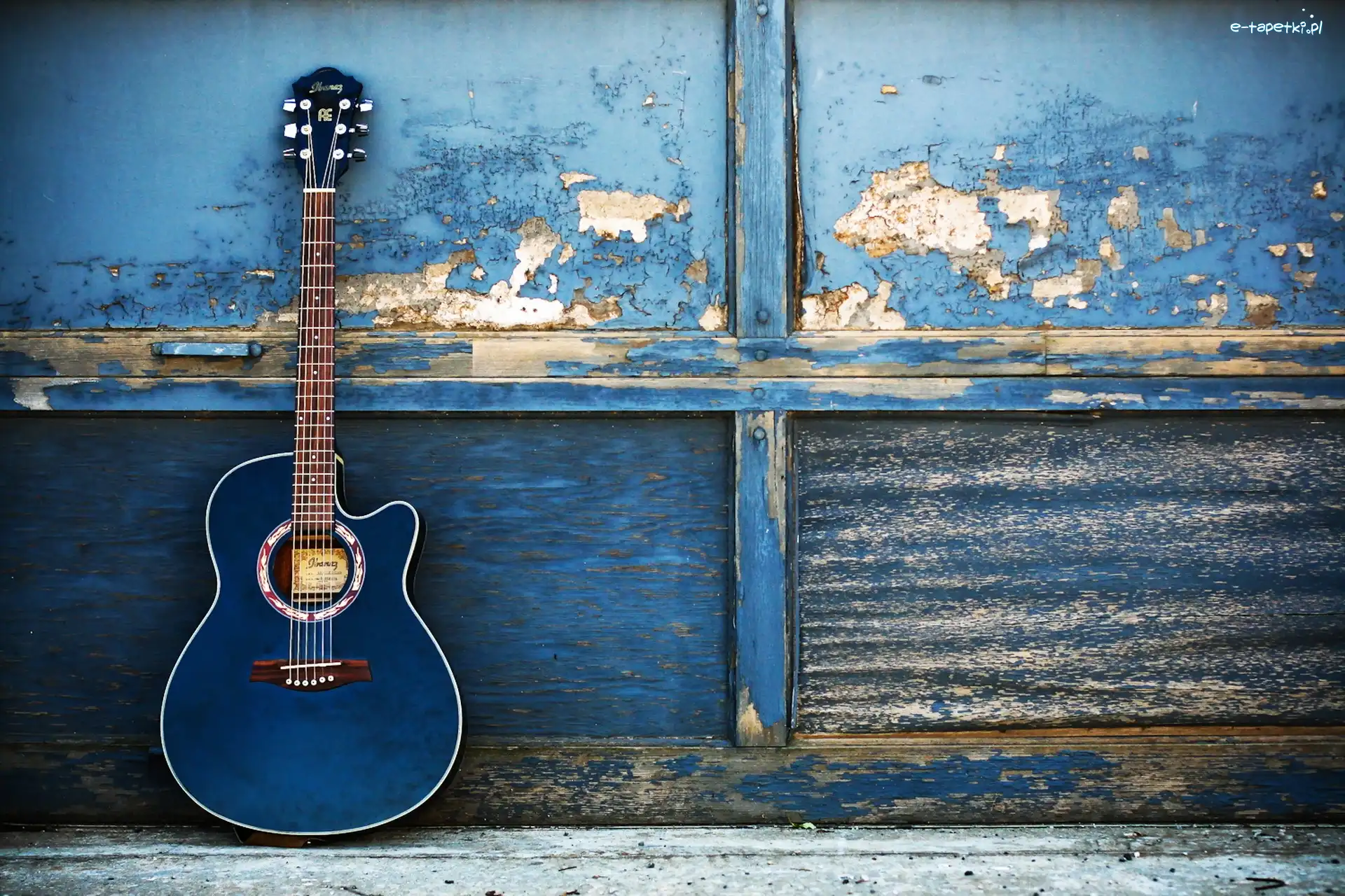 Niebieska, Stara, Gitara