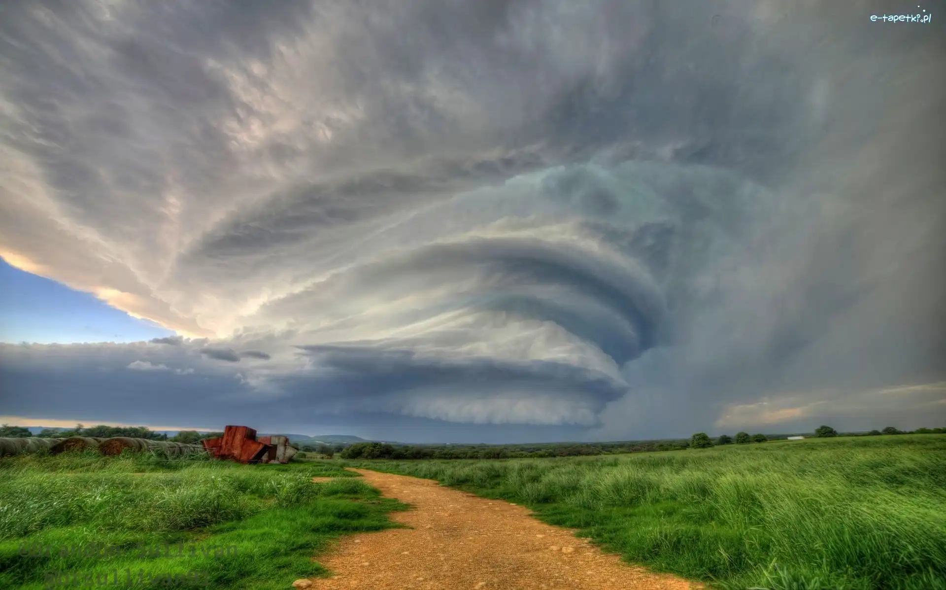Trawa, Droga, Tornado