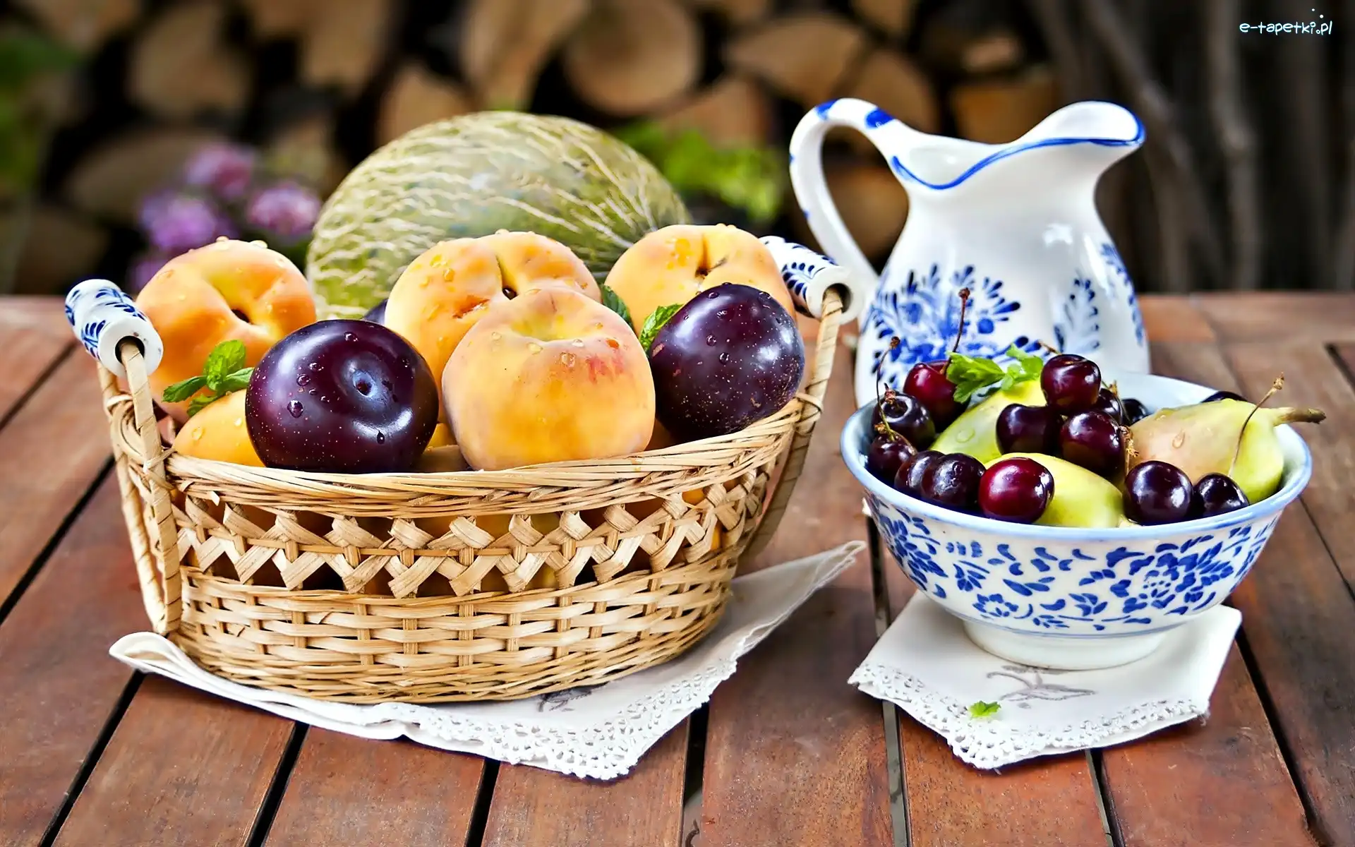 Śliwki, Koszyczek, Owoce, Brzoskwinie, Porcelana, Wiśnie, Jagody, Wiklinowy