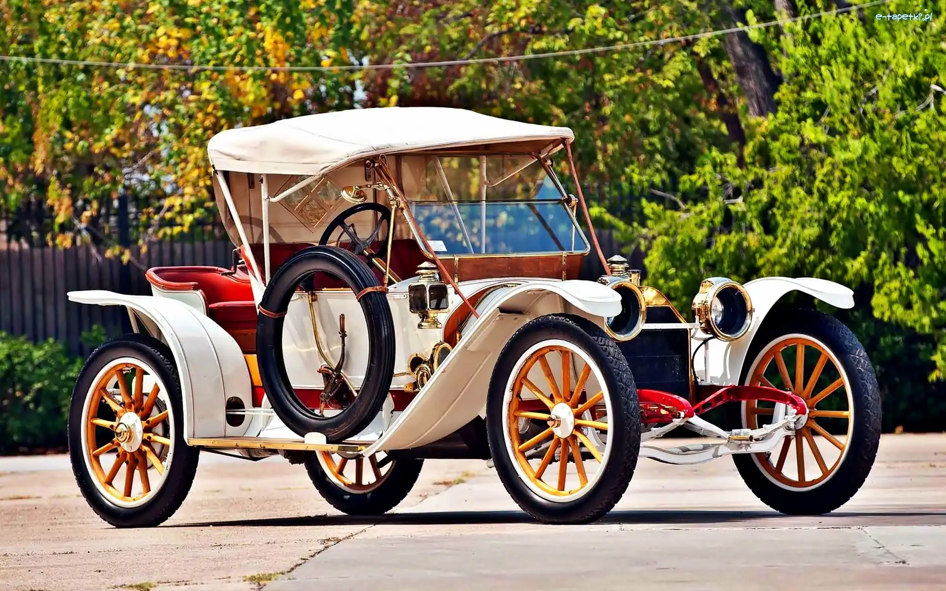 Retro, Auto