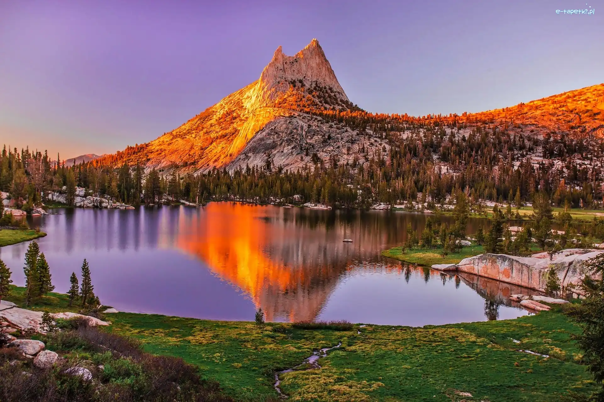 Chmury, Park Narodowy Yosemite, Góry, Stan Kalifornia, Stany Zjednoczone, Świt, Drzewa
