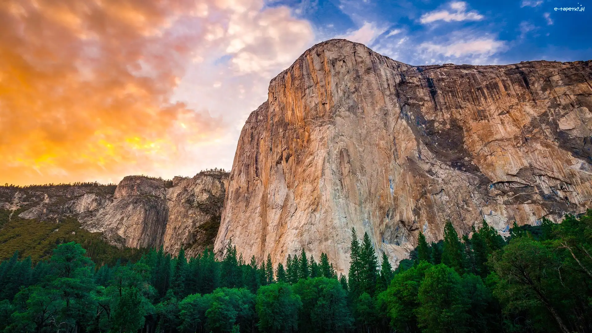 Lasy, Park Narodowy Yosemite, Góry, Chmury, Stan Kalifornia, Stany Zjednoczone
